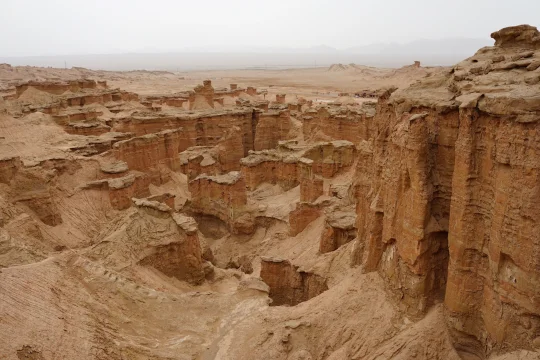 「克孜尔红石林」新疆地区丹霞地貌的典型代表