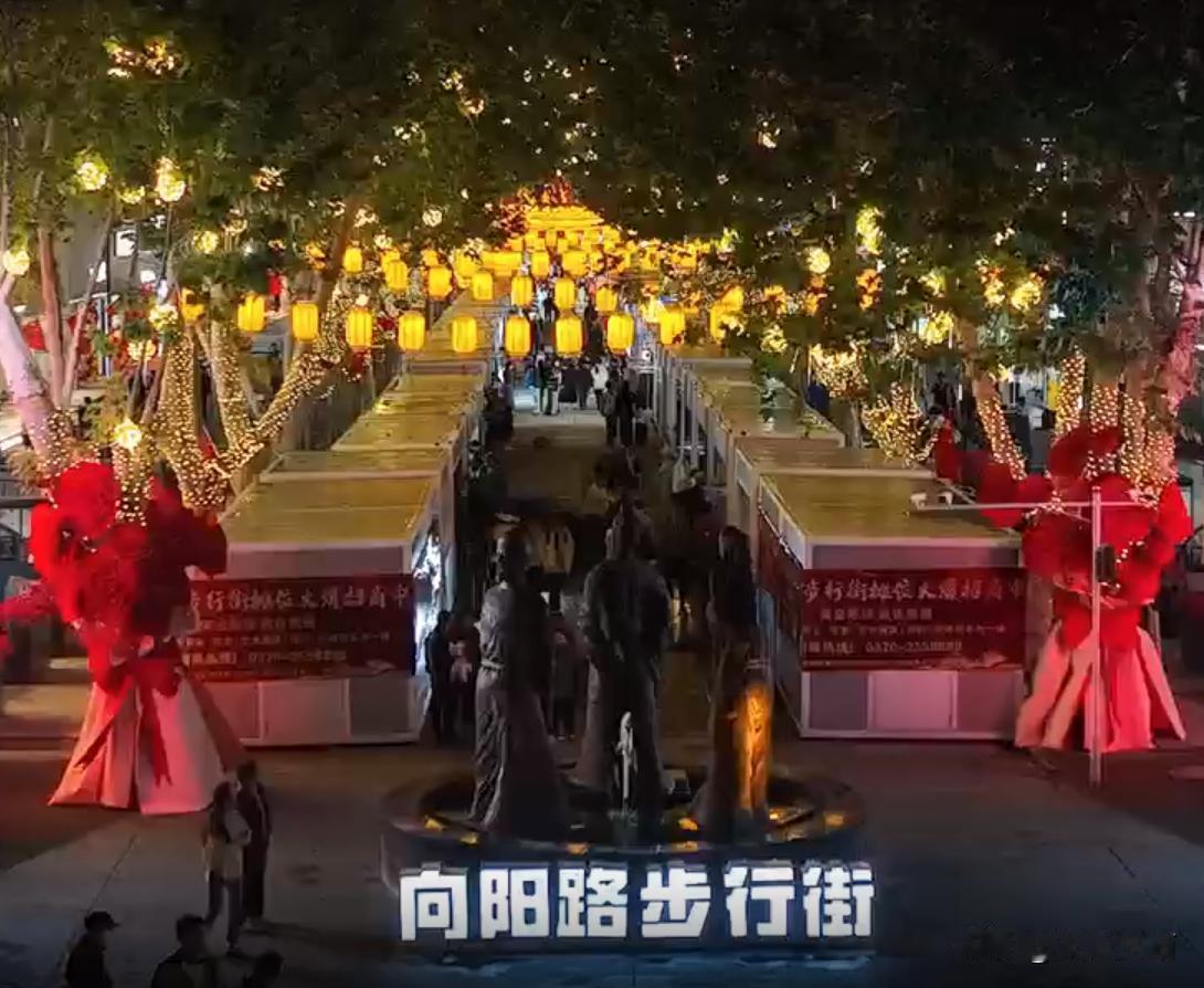 #秋日生活打卡#【提档升级，商丘步行街全新亮相】

10月1日，商丘市梁园区向阳