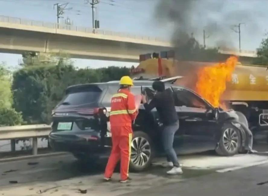 有不少人看到问界M7起火事故后，说害怕开电车了，我表示很无语，说几个我的观点：
