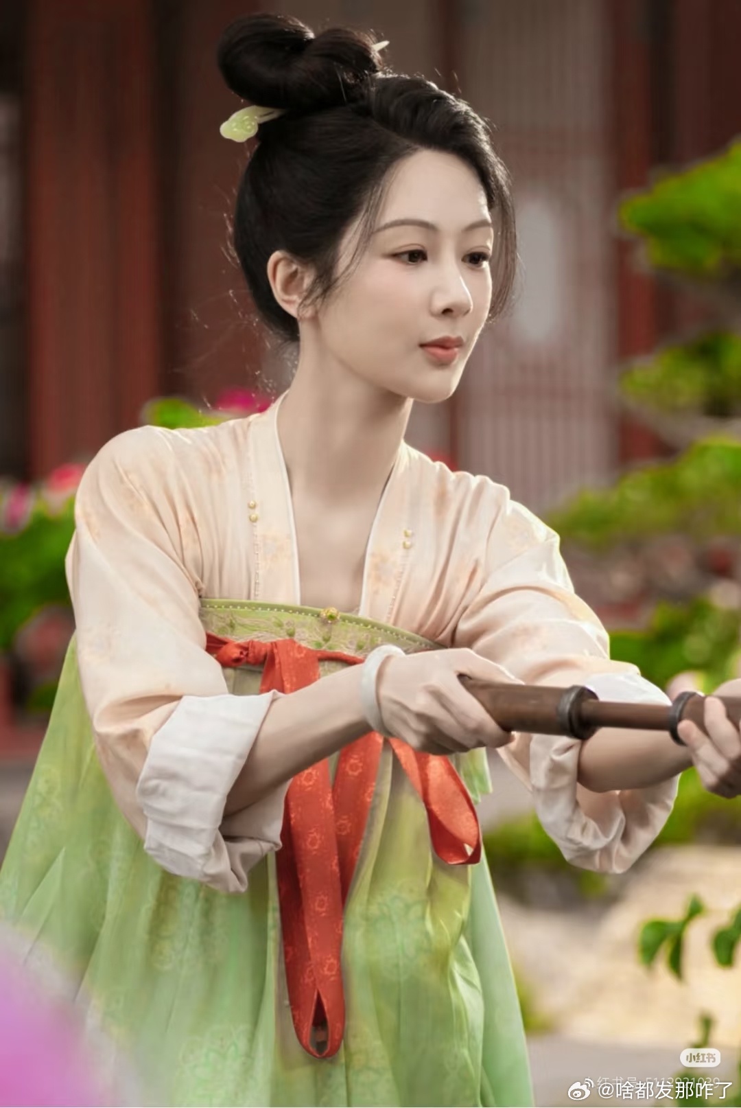 女明星淡绿色裙，都好美[么么哒]杨紫何惟芳、宋祖儿半夏、陈都灵月碲暇 ​​​