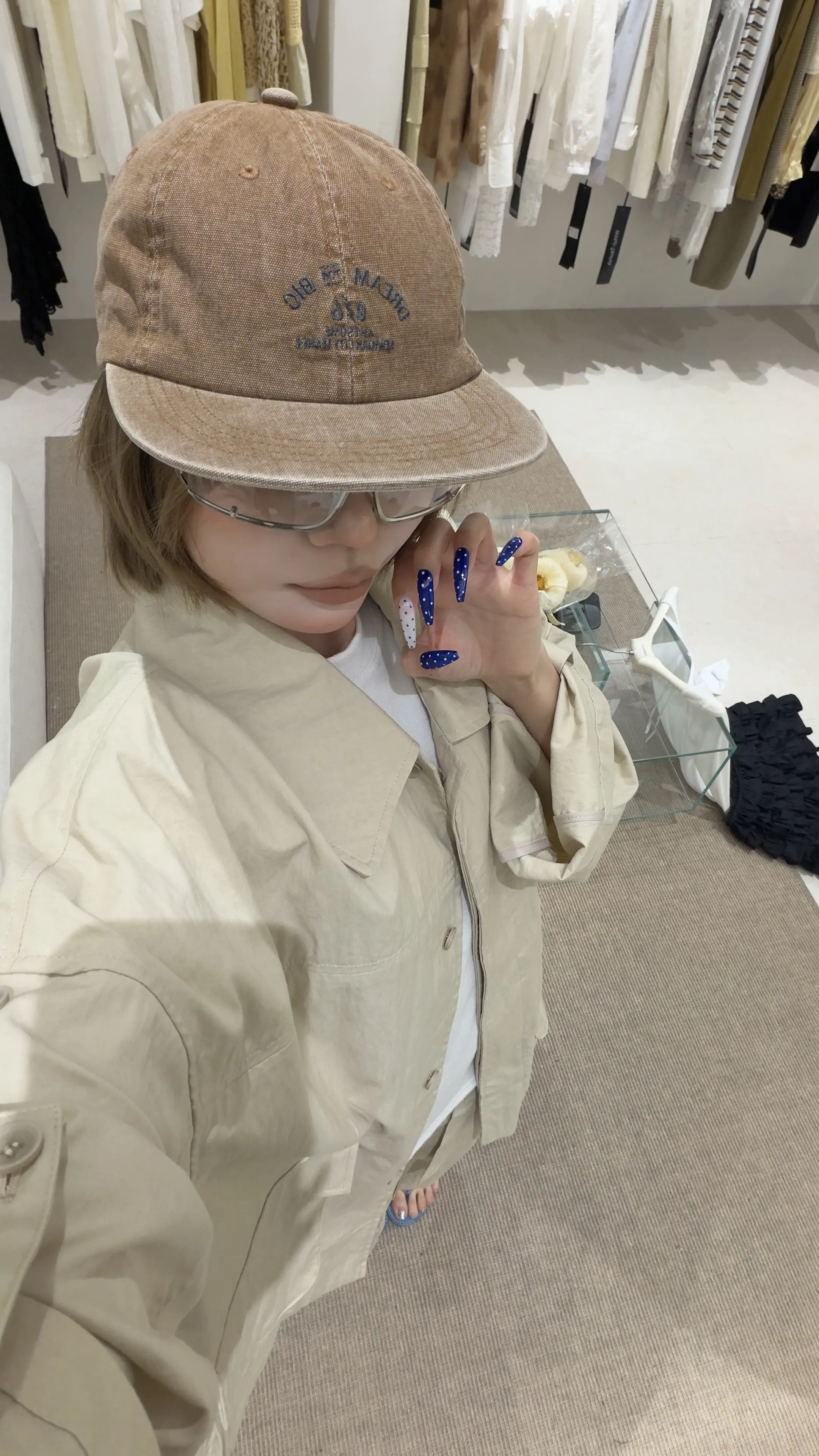 我该如何写我呢 我厌蠢我慕强 我孤独 我有时过度表达 有时一言不发 我...