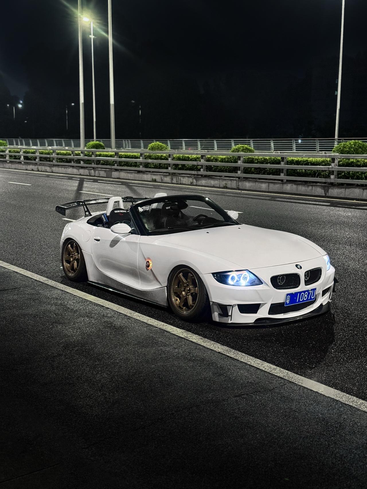 宝马Z4在我心中最美的一代——E85 。宝马z4 改装车 低趴姿态 Z4E85