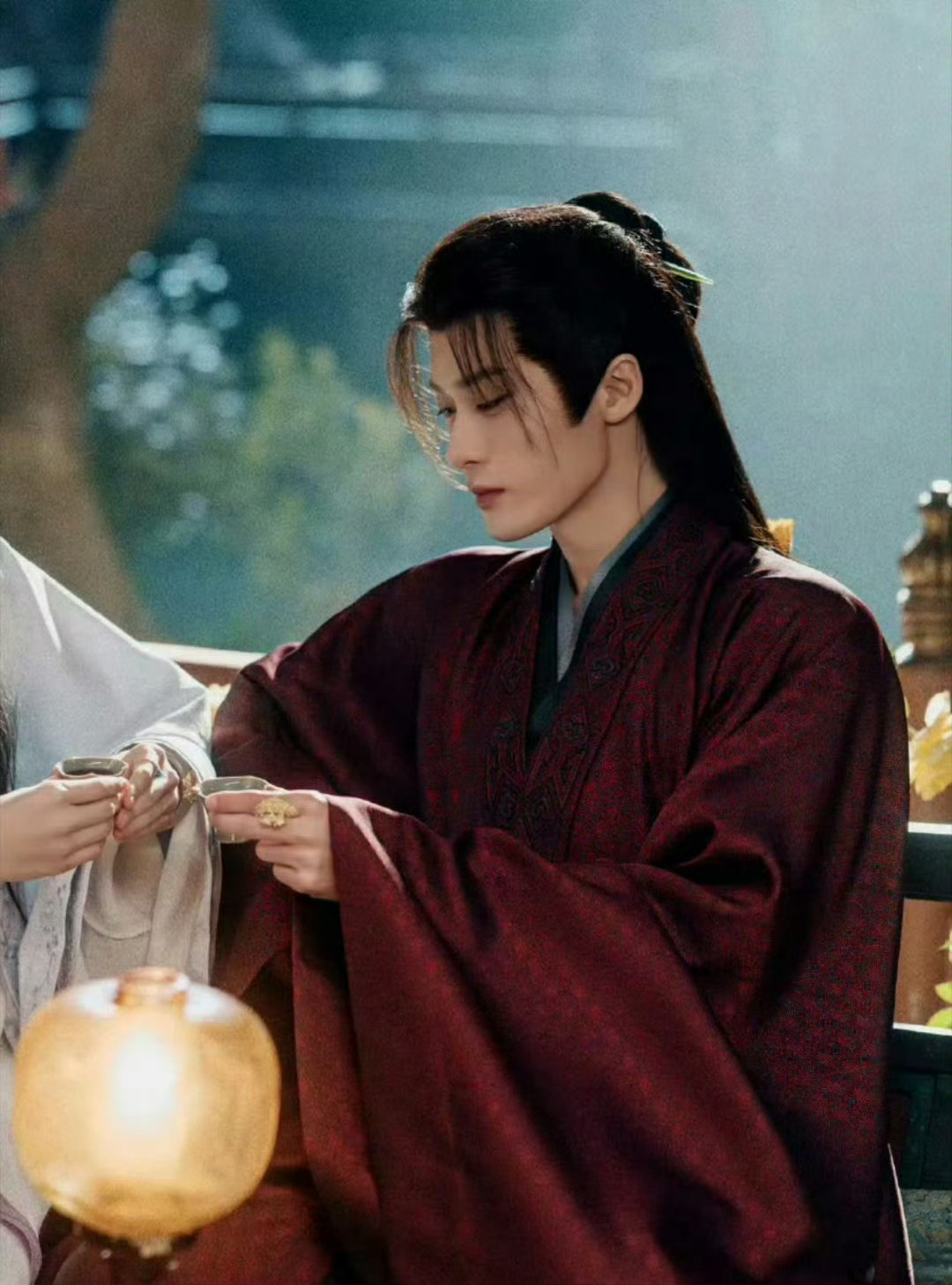 檀健次檀健次谢却山   昨日，各大剧集情人节专属物料轮番上线，全网掀起火热的物料