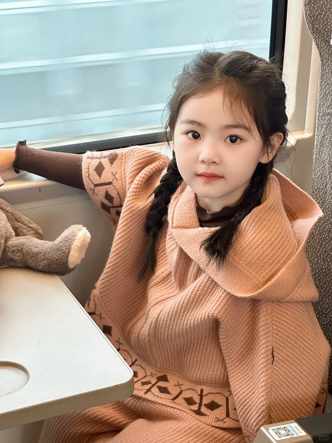 高铁遇到可爱女孩～