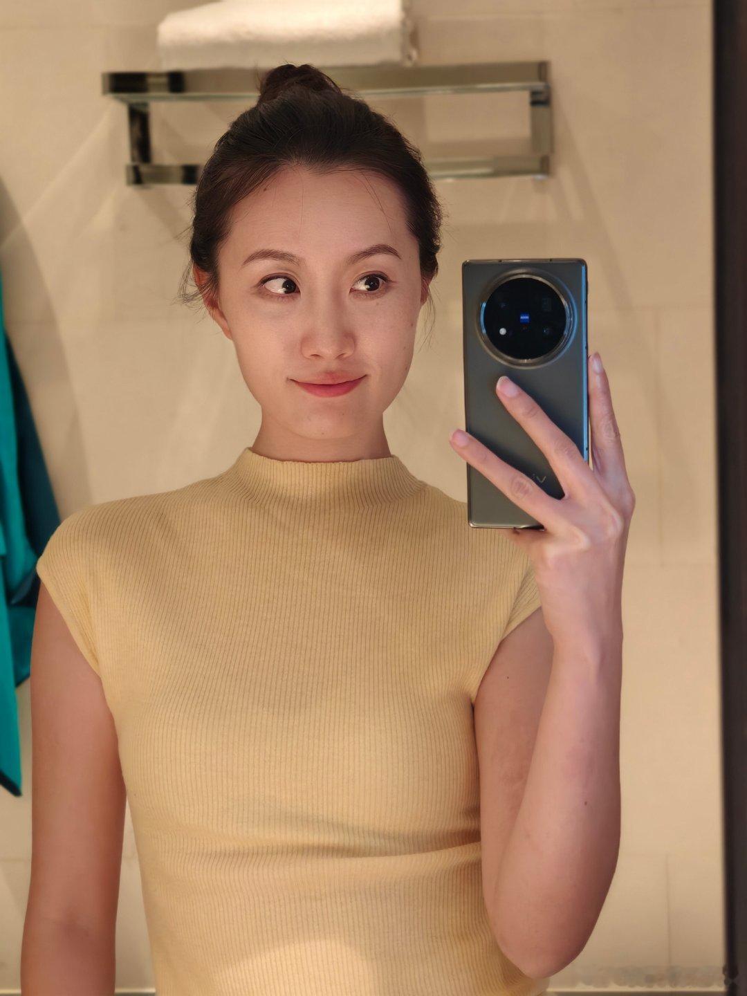 大家早披肩卷和丸子头选哪个？ ​​​