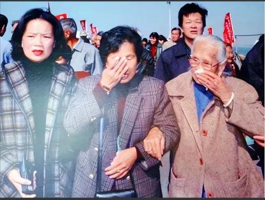 1949年，施宫存夫妇收到命令逃往台湾，将只有3个月大的儿子留在了大陆。40年后