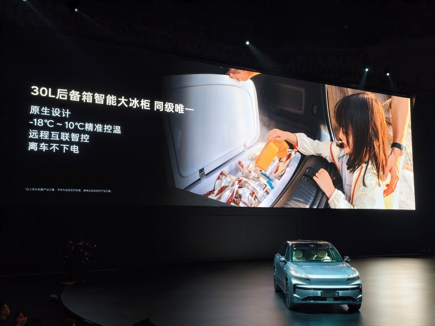 斐藏鲜美！装了 60 瓶椰子水，我也想喝🤩 