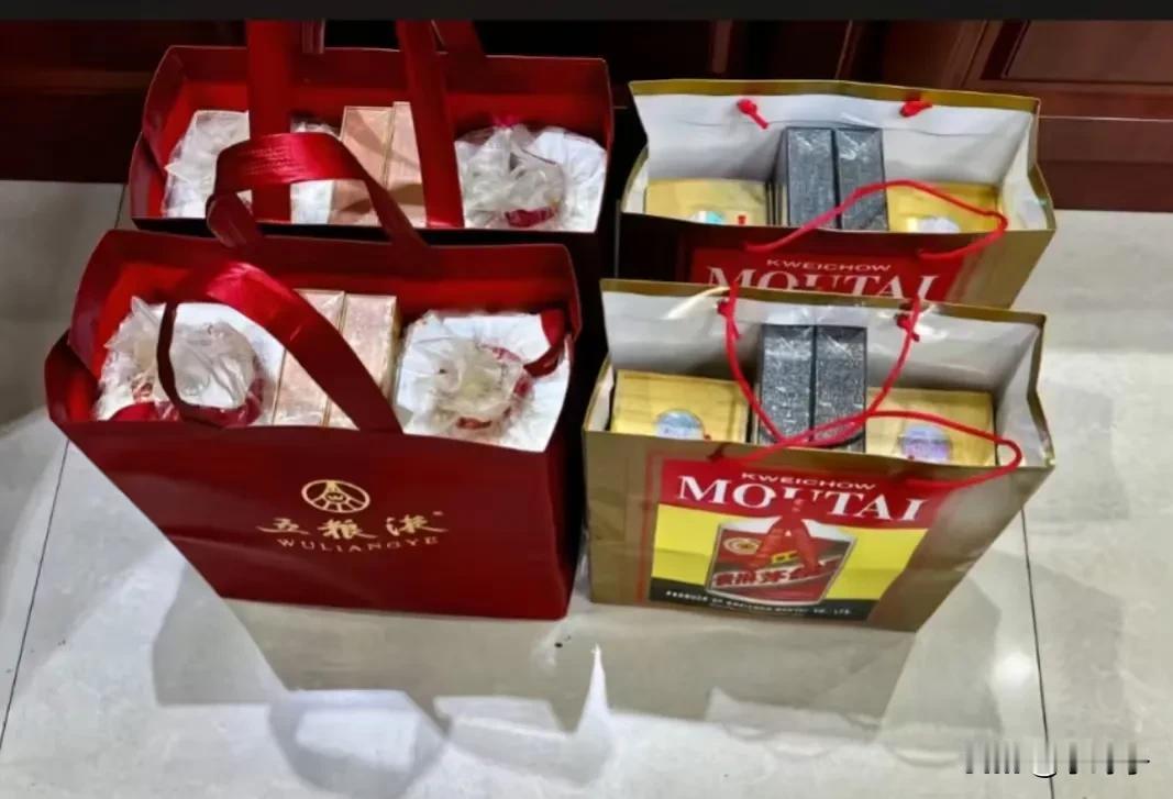 孩子上学需要找个好校区，求人办事，人家碍于人情死活不收R想着给他送些酒，除了这些