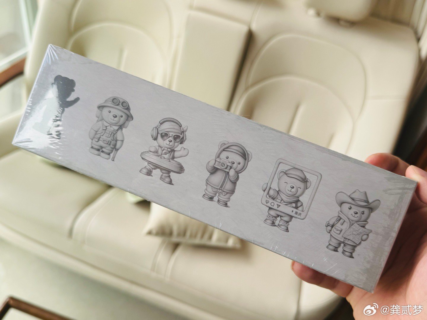 问界这个小熊有意思，可以磁吸站一排可惜没抽中隐藏款（图四） 