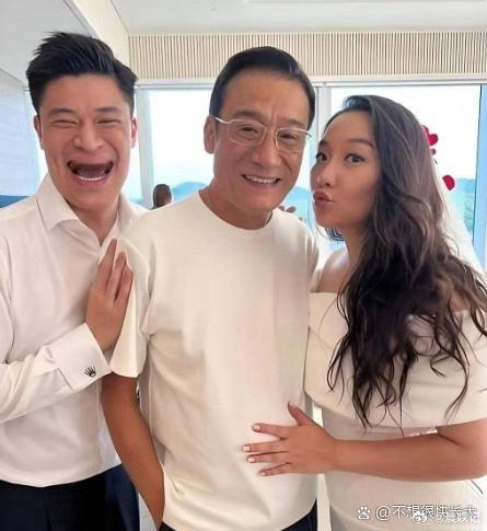 万万没想到梁家辉做岳父了，看得出女婿兴奋得合不拢嘴。 ​​​