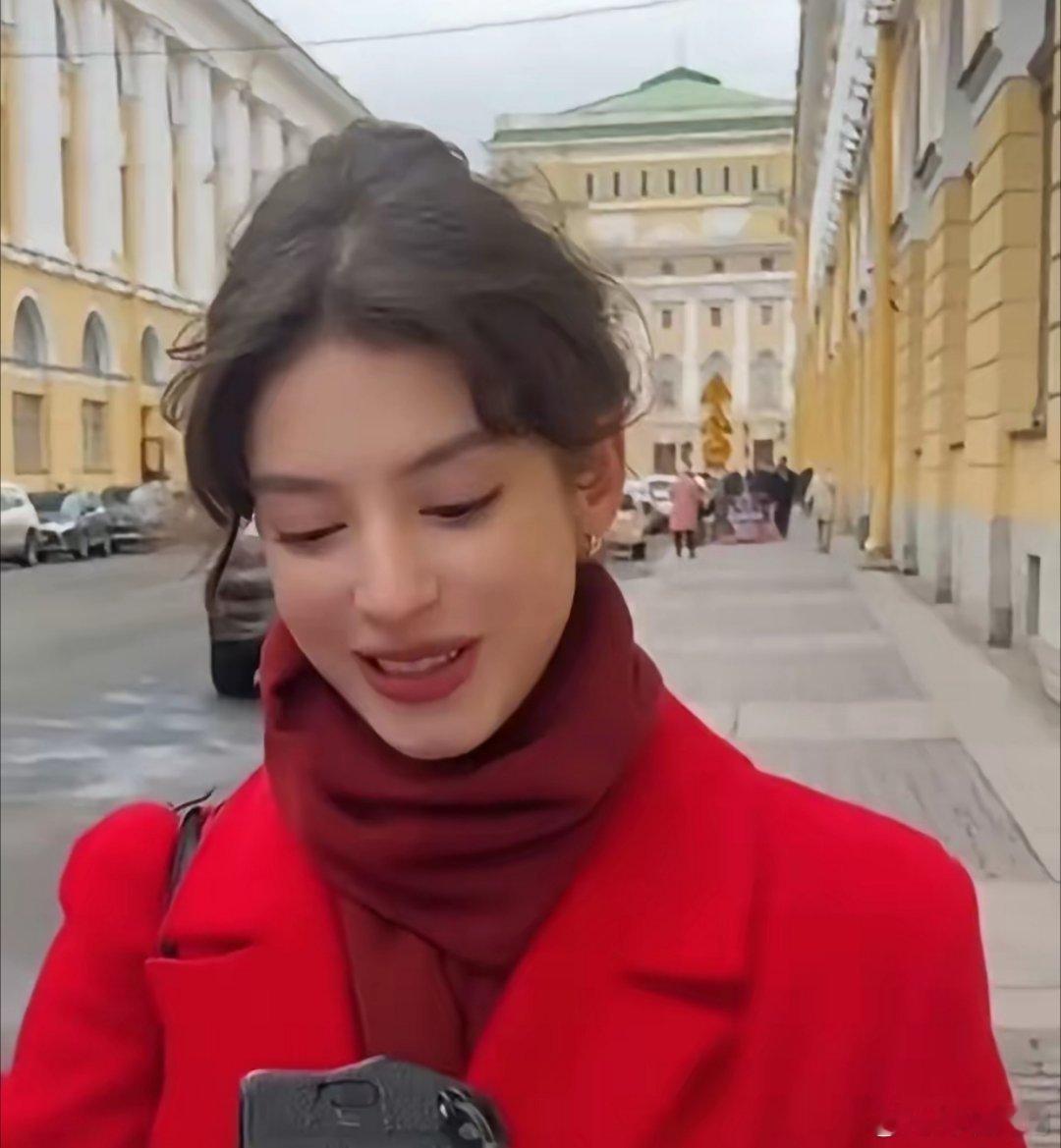 叙利亚美女红着眼眶，鼓起勇气问中国小伙，能不能带自己回中国，她说没巴沙尔的叙利亚