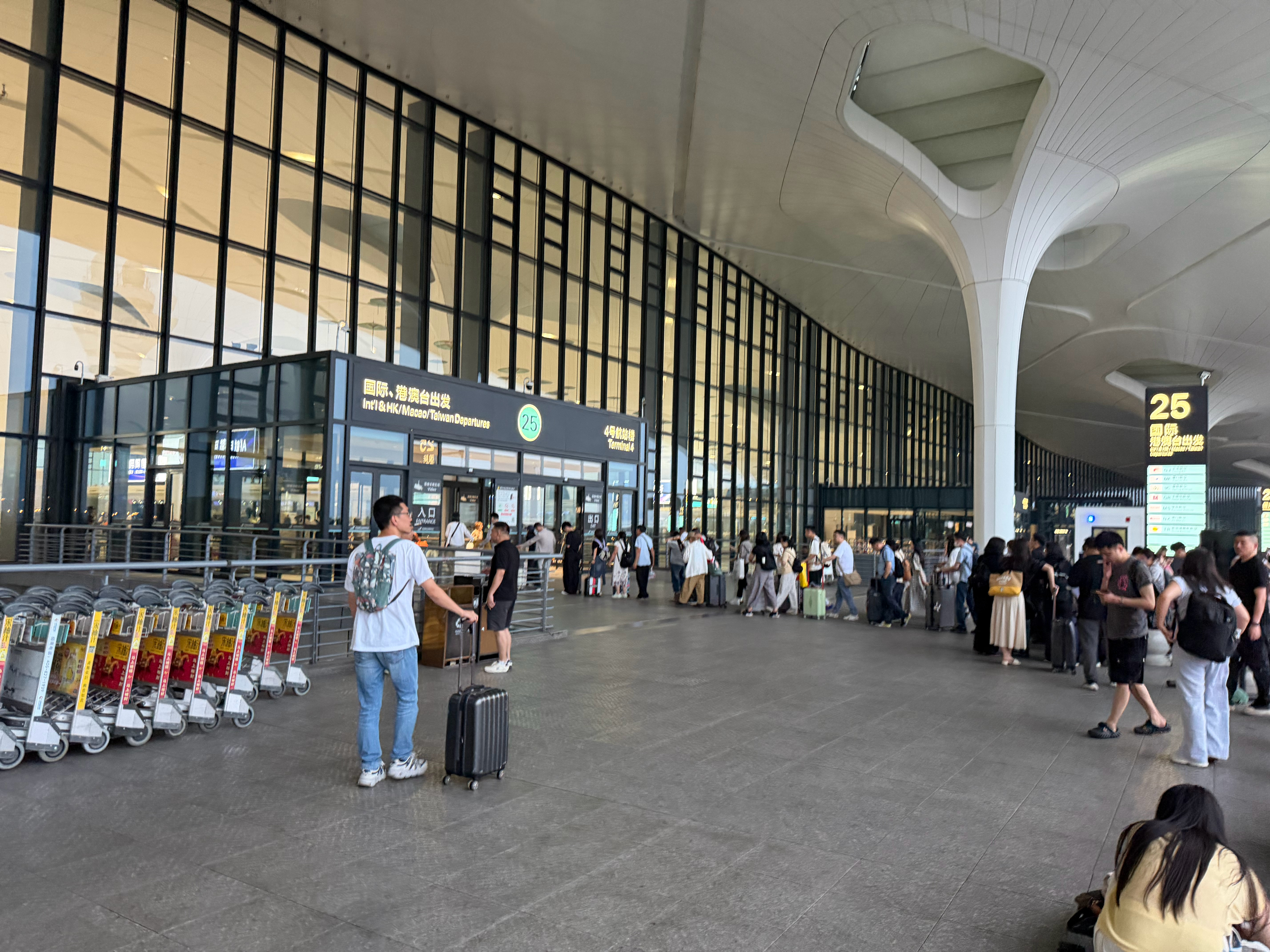 🛫去8D城市今天萧山机场咋了，这么多人我的日常plog
