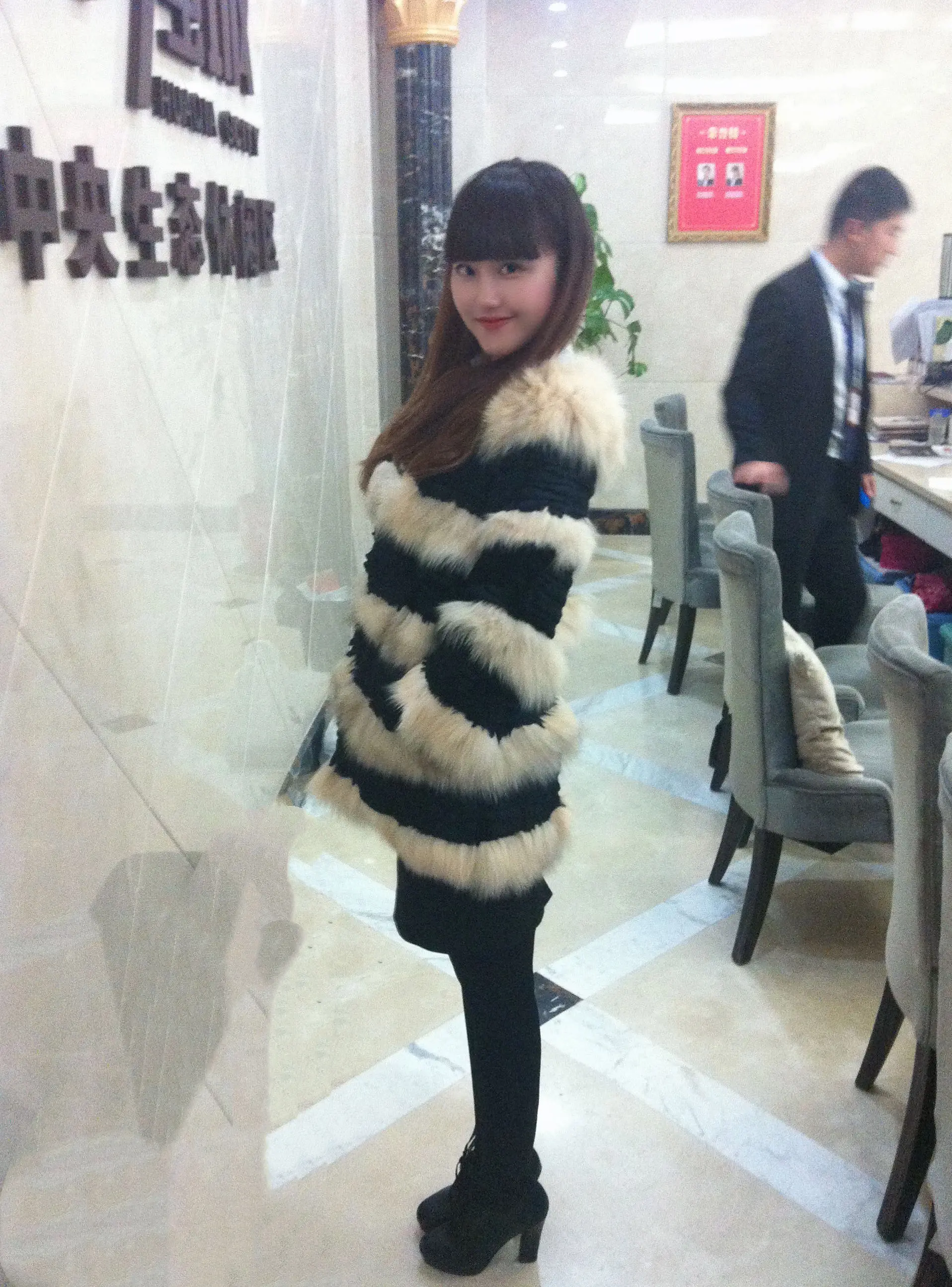 2012已是十三年前的事了，那会还穿着当年流行的恨天高防水台高跟鞋😂...