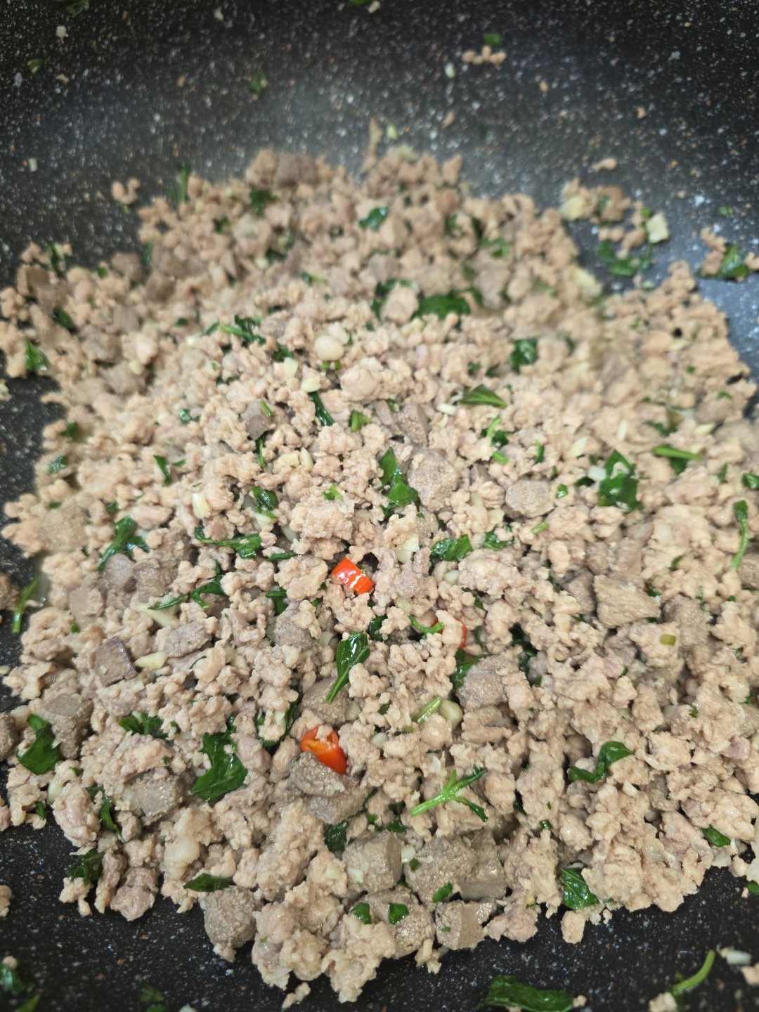 居然滑塊滑到睡著了現在才起來，今晚吃的泰式生菜包，我繼續睡了，晚安。 