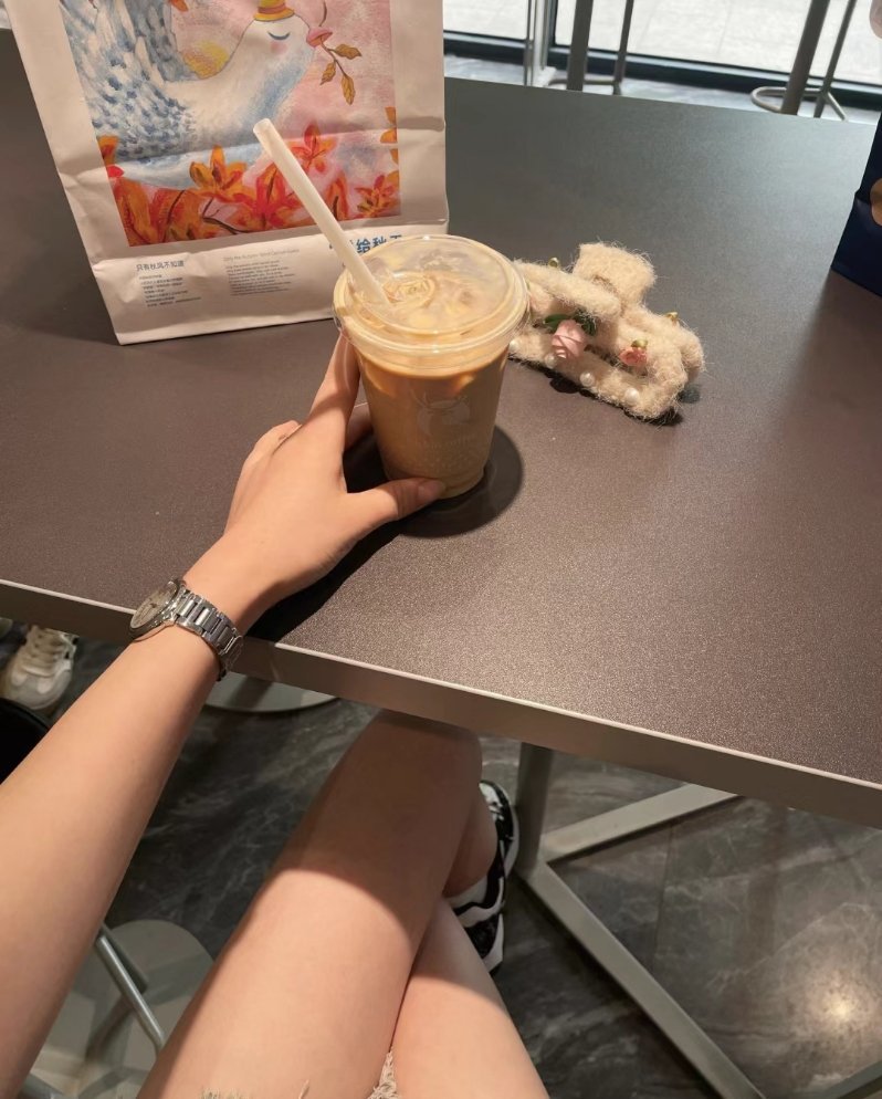一个人最高级的炫耀 是你这一生拒绝过什么 你能拒绝的东西里 藏着你不随波逐流的性