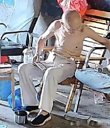 也许先倒下的是我而不是父亲。
太难了，记事时起父亲一直都这么病病殃殃的，在母亲的