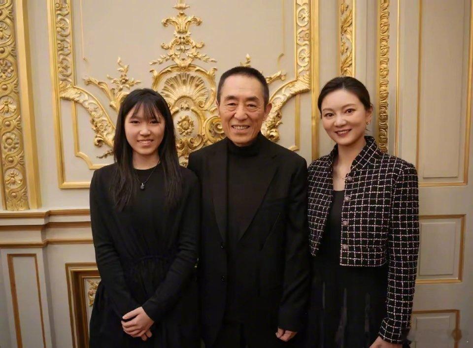张艺谋任达华女儿入围巴黎名媛舞会 张艺谋任达华女儿入围巴黎名媛舞会，年纪不大气质