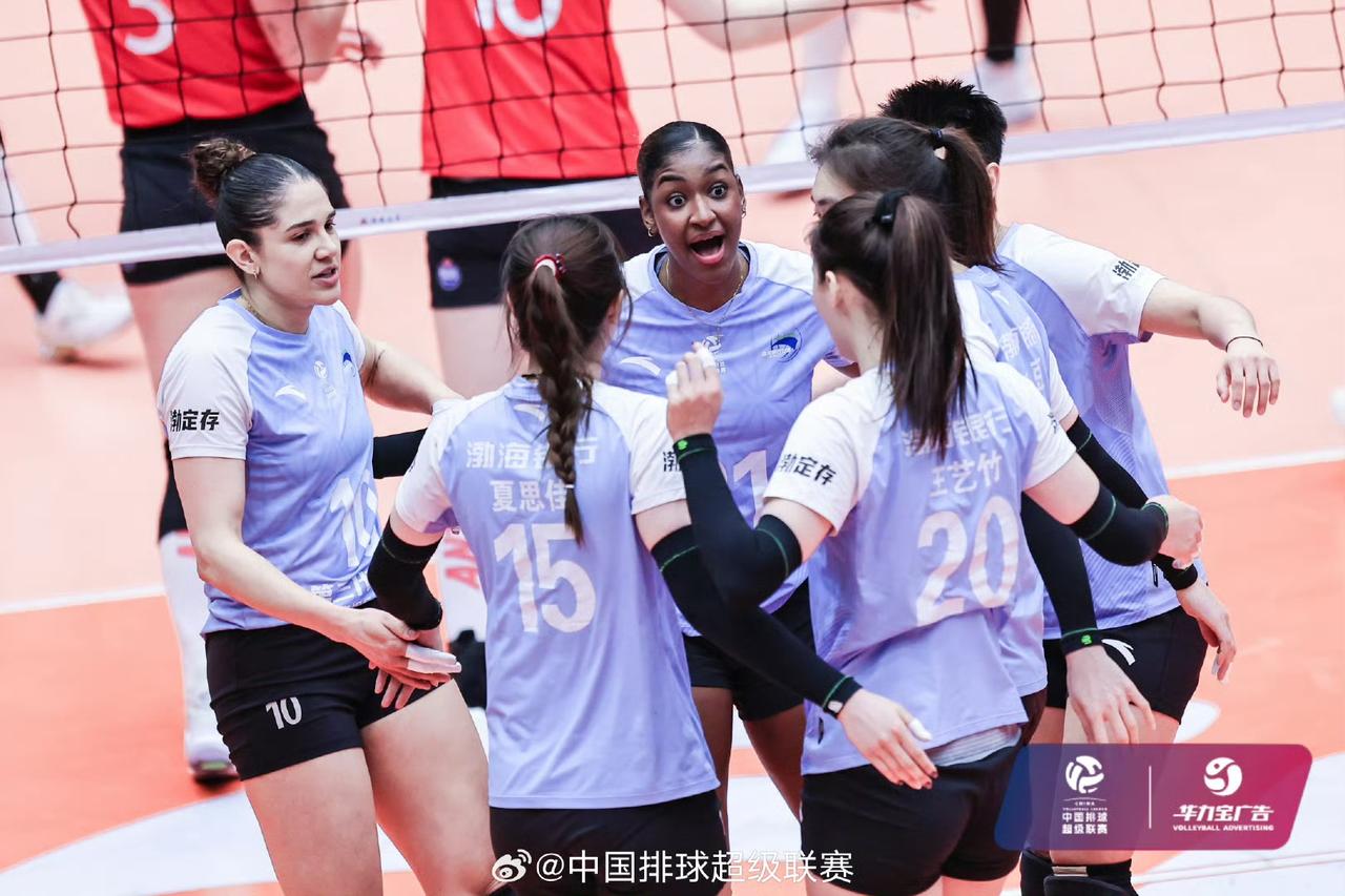 恭喜天津女排3:0完胜上海女排，提前一轮打进25-26女排超级联赛四强！[呲牙]