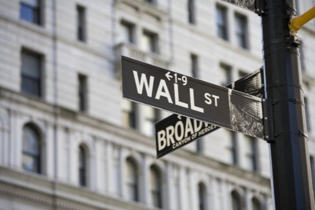 【科技股不再领涨美股】AI的支出热潮如此之大，以至于它已经成为宏观经济故事本身。