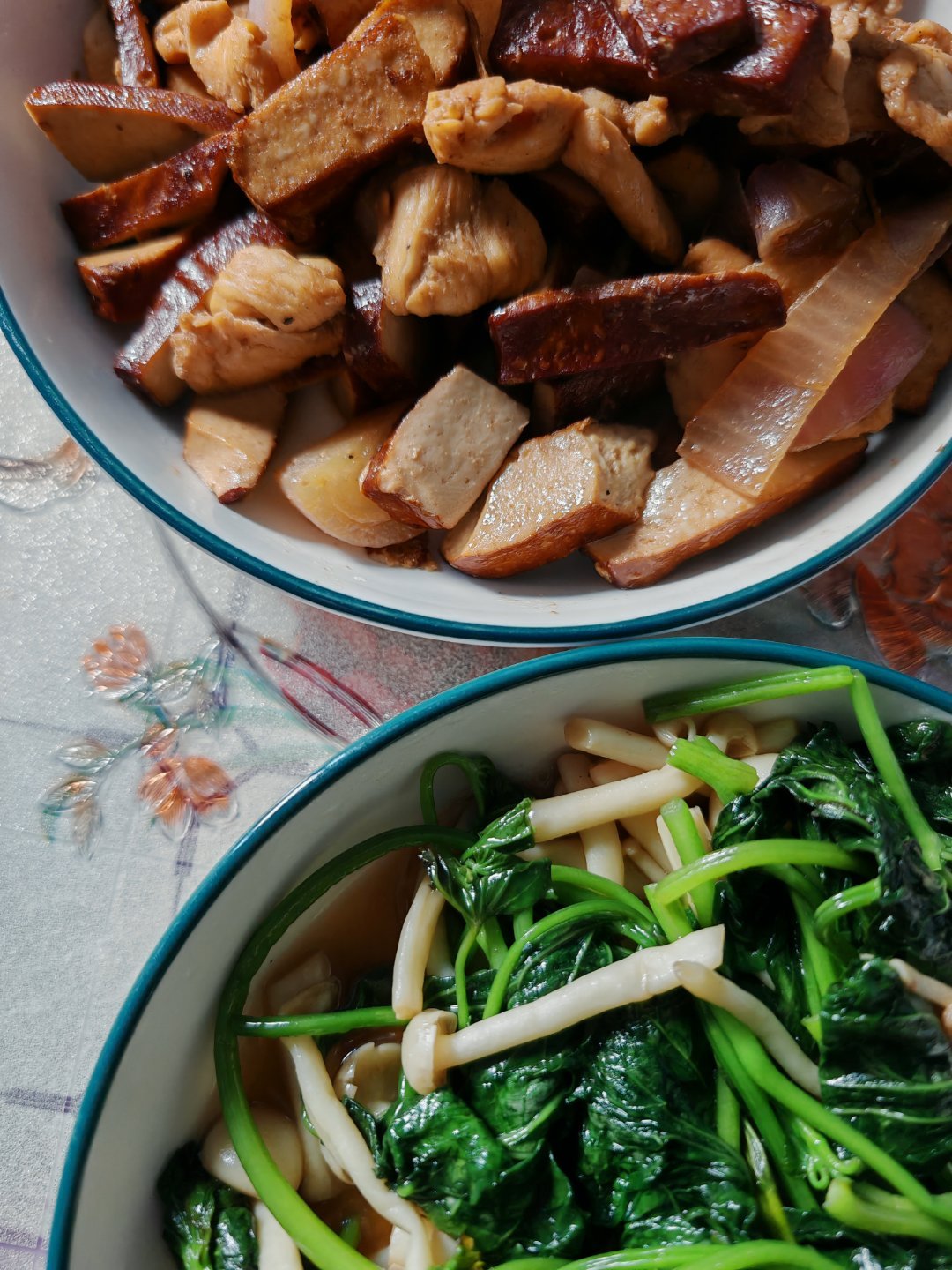 #午餐# 豆干炒肉，苕尖，锅盔！你们吃啥 ​​​