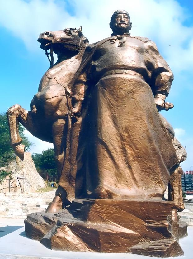 朱元璋最忌惮的人是谁? 你如果翻史书找答案，可能会蹦出一堆名字——胡惟庸、蓝玉、