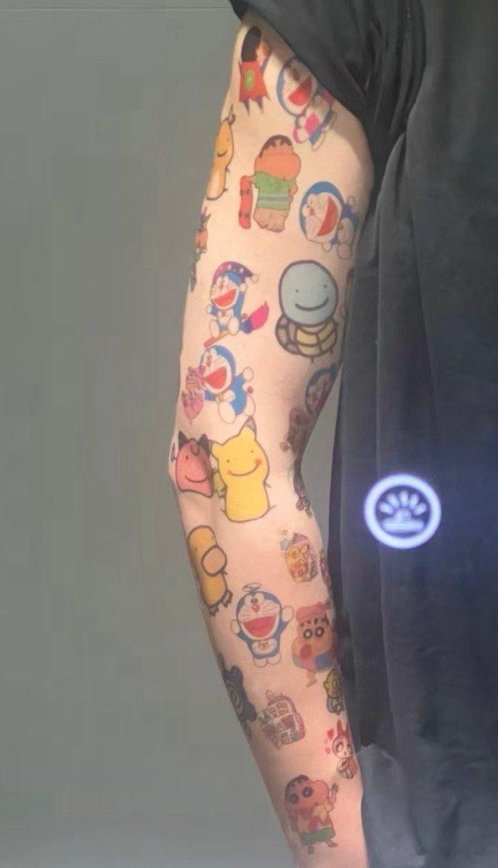 在群里聊天，说到纹身话题，我说我要纹一个满身彩绘，然后有人发来了此图…