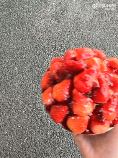 在杭州地铁被9条朋友圈刷屏了 地铁变成老板们的“朋友圈墙”，老面馆坚持锅气，湘菜