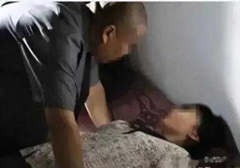 一场因感情纠纷引发的一夜风波，近日在广西某小镇引起广泛关注。一名21岁的女子在与