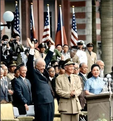 1960年6月，毛主席得知美国总统艾森豪威尔要窜访台湾的消息后，在最高国务会议上