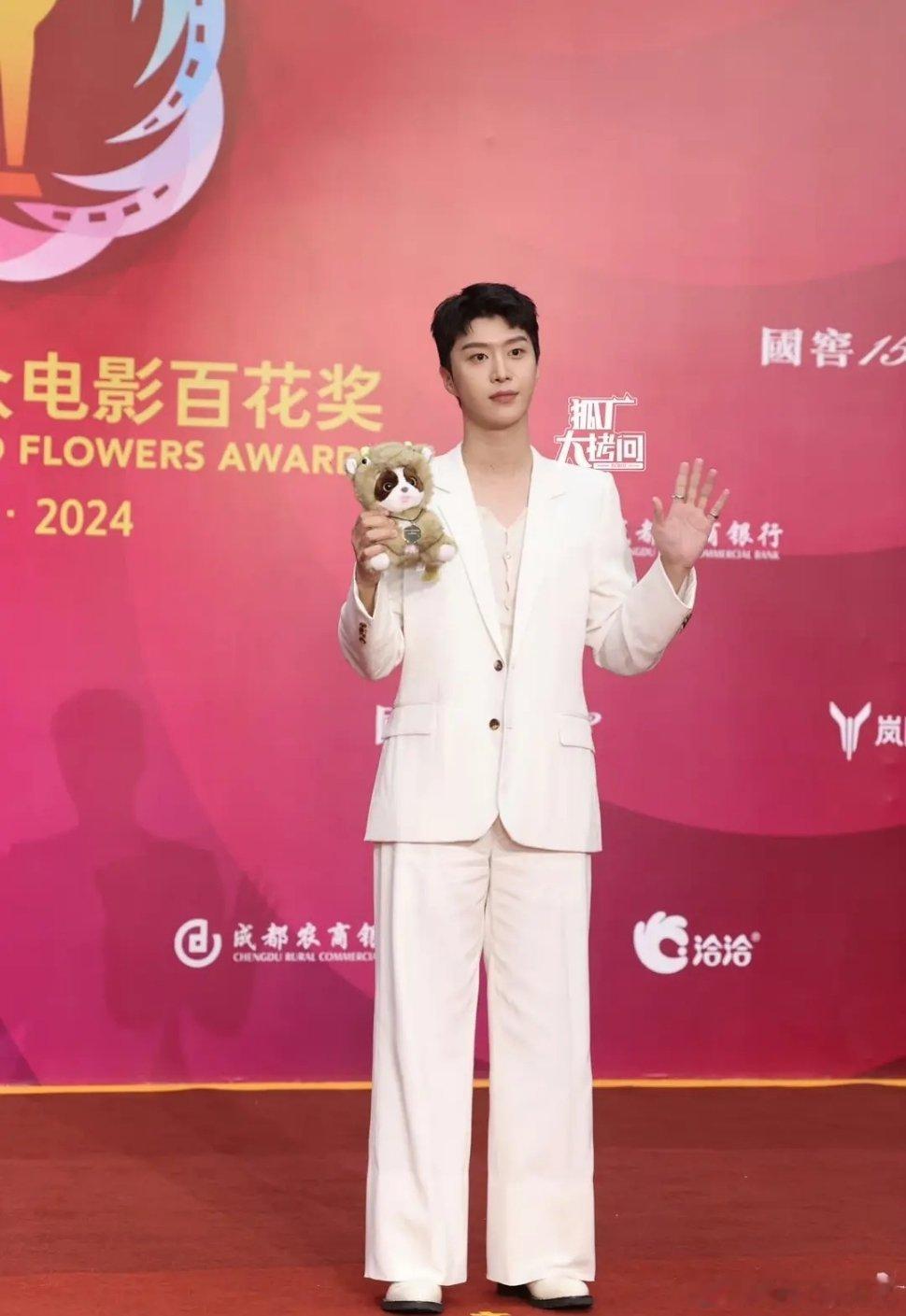 刘耀文和范丞丞的脖子怎么这么粗呀[吃惊] ​​​