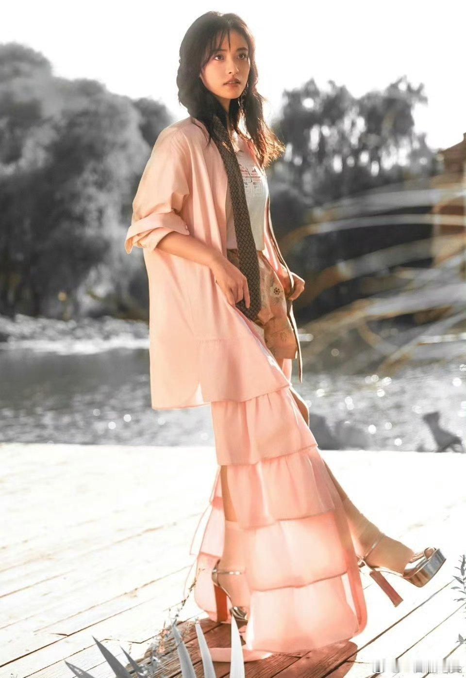 这真的好配啊 感觉木木把月月圈起来 然后他们两自己形成一个结界林一 沈月‖电视剧