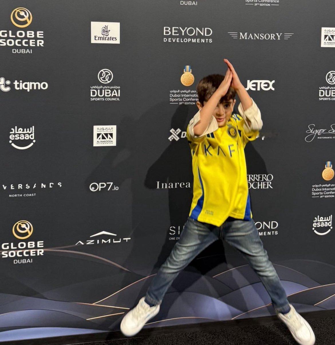 C罗[超话]  和c罗一起siu到最后  Siuuuuuuu💛💙 