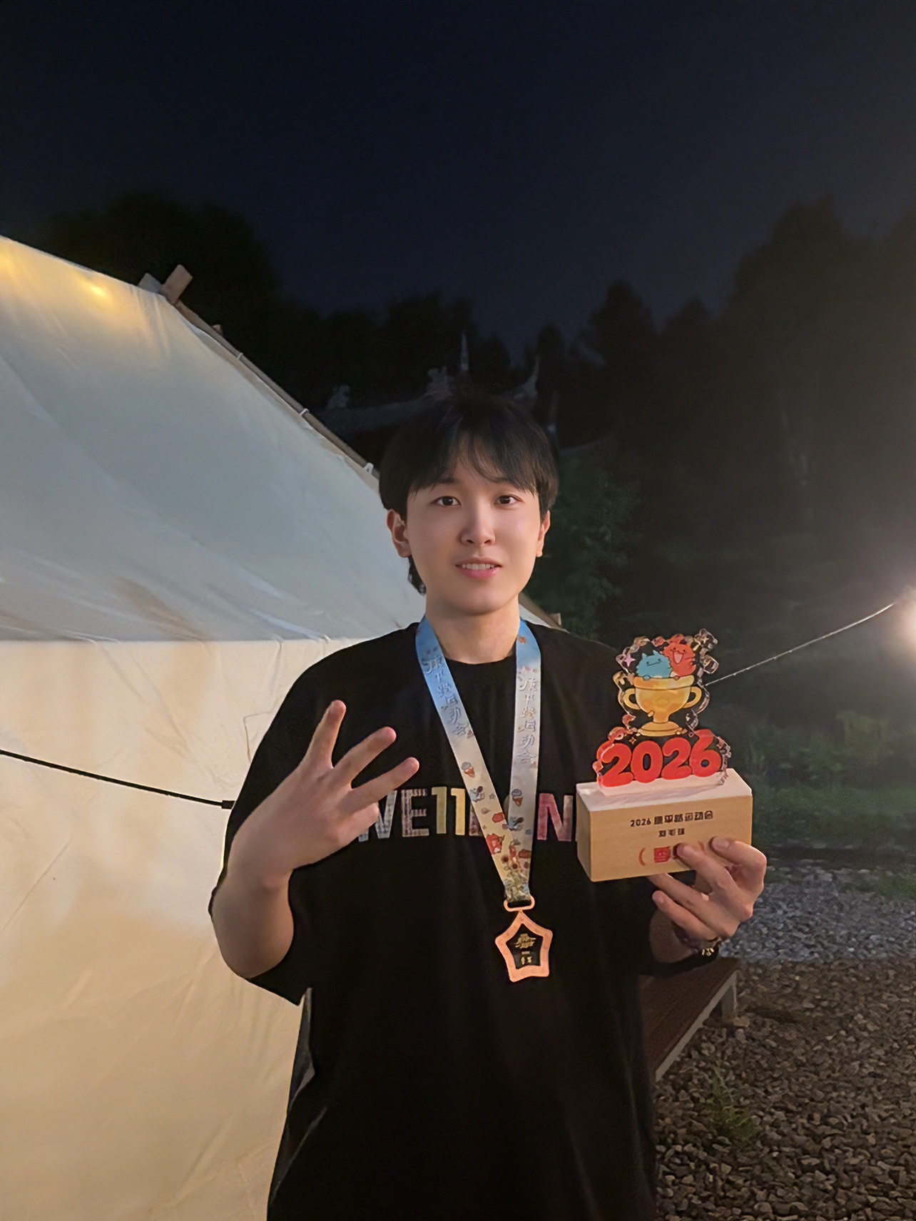 XYG电子竞技俱乐部  一整天高强度的运动会结束啦！小叉收获乒乓球亚军🥈、羽毛