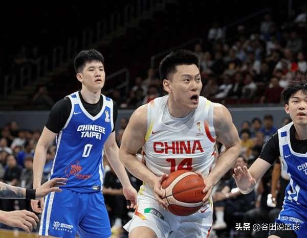有温度！昨天世预赛中国男篮对阵中国台北男篮的比赛中，前锋李弘权发挥出色砍下9分1