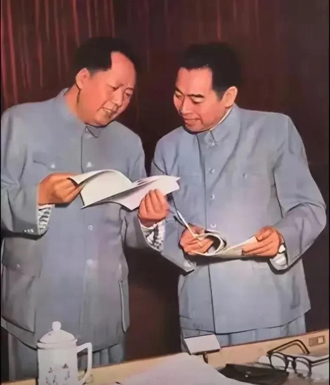 同舟共济担责，同志一心服务人民谋复兴 同舟共济志相同， 赤诚相待同志情！ 恪尽职