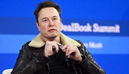 埃隆·马斯克今天（北京时间3月1日）写道：“中国正迅速迈向太阳能/电力未来，对石