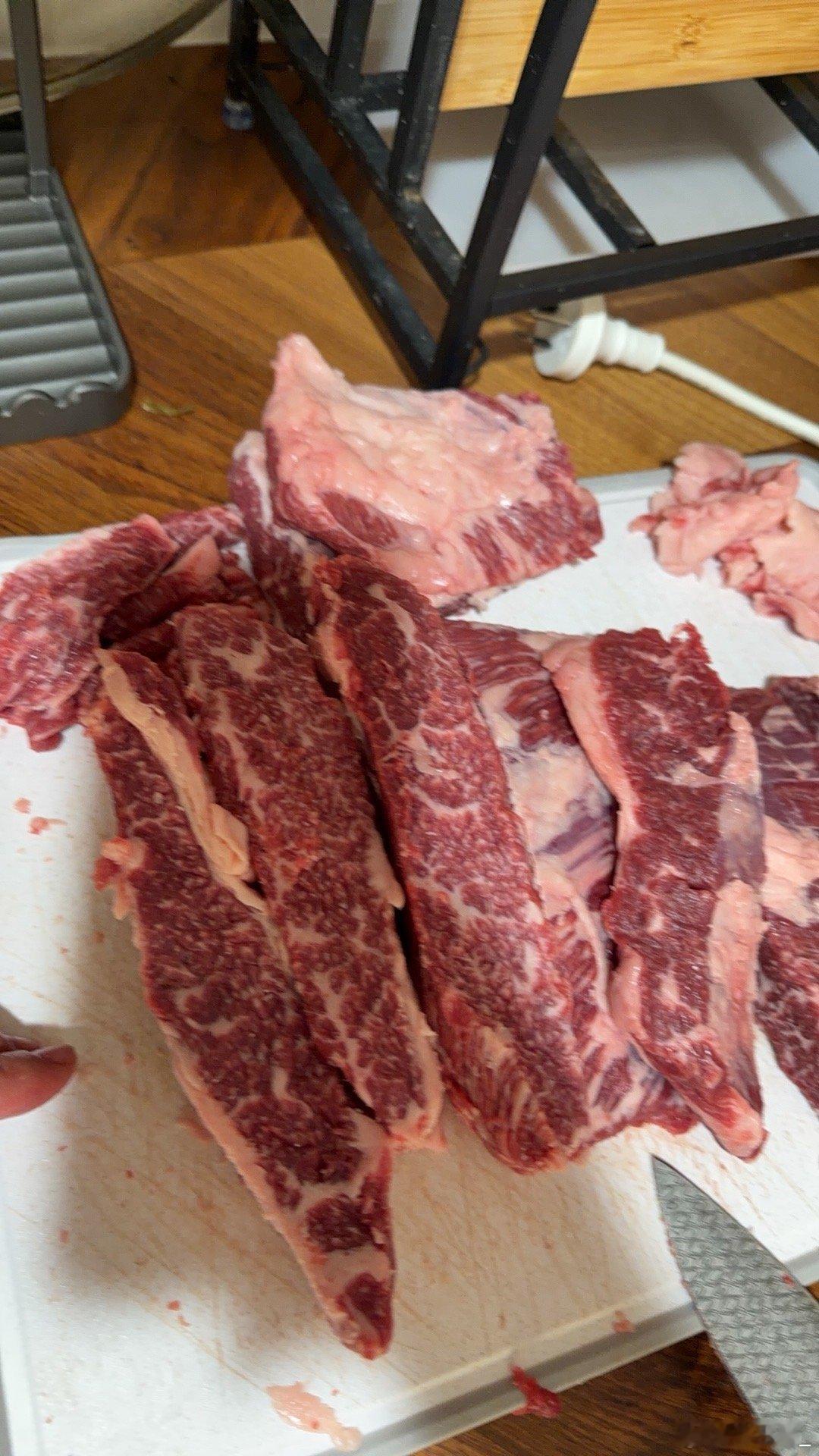 现在过年一点食欲都没有，看见肉也没食欲 