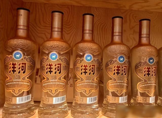 江苏又一光瓶酒俘获中产，100%纯粮定价59元，6个月赚了12亿