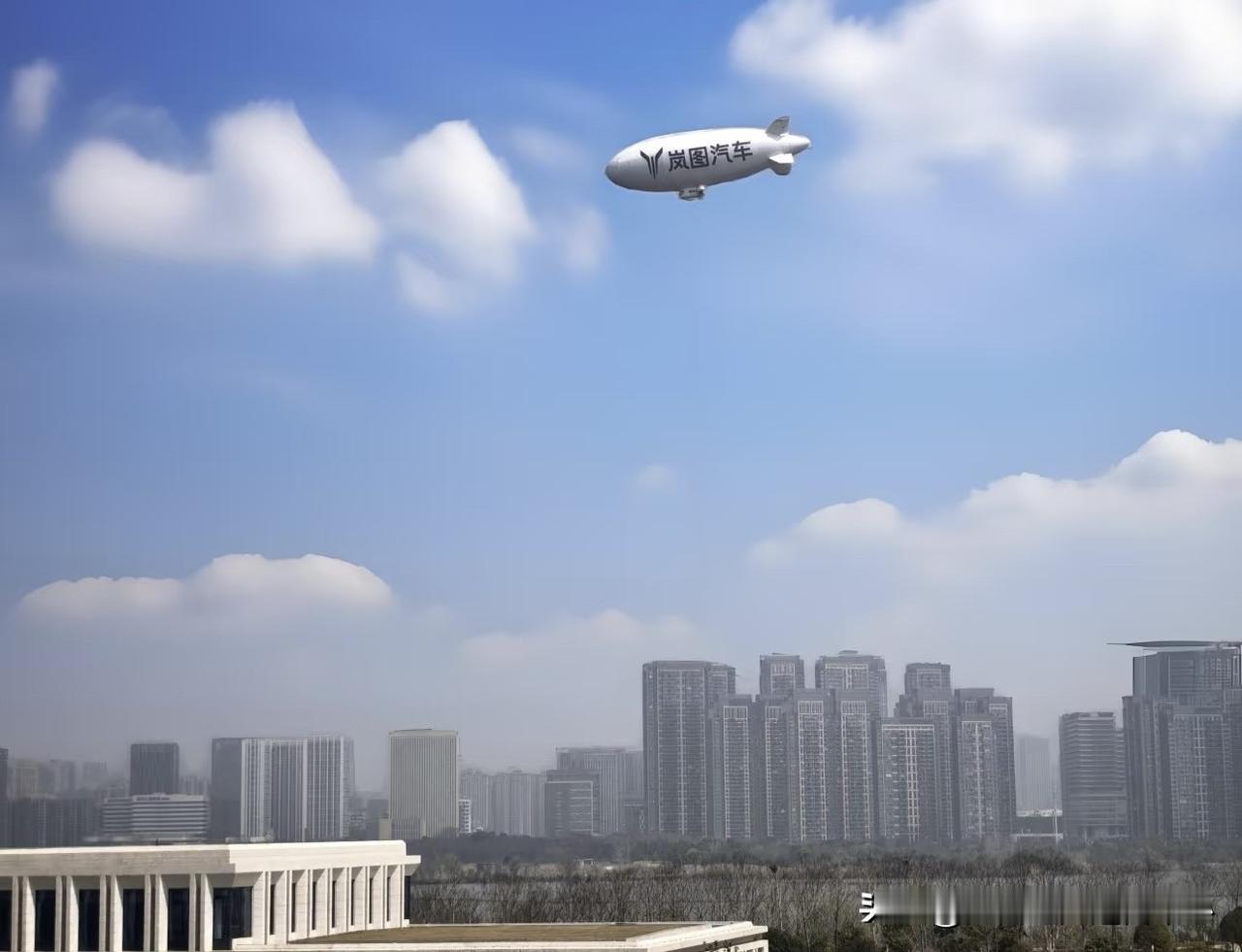 3.19号，武汉经开区上空，“岚图汽车 香港上市”飞艇腾空而起，与江城云海交相辉