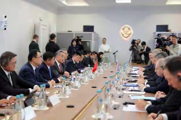 中俄就涉日本问题达成高度共识！这在当前的国际形势下，对中国来说无疑是重大利好。面