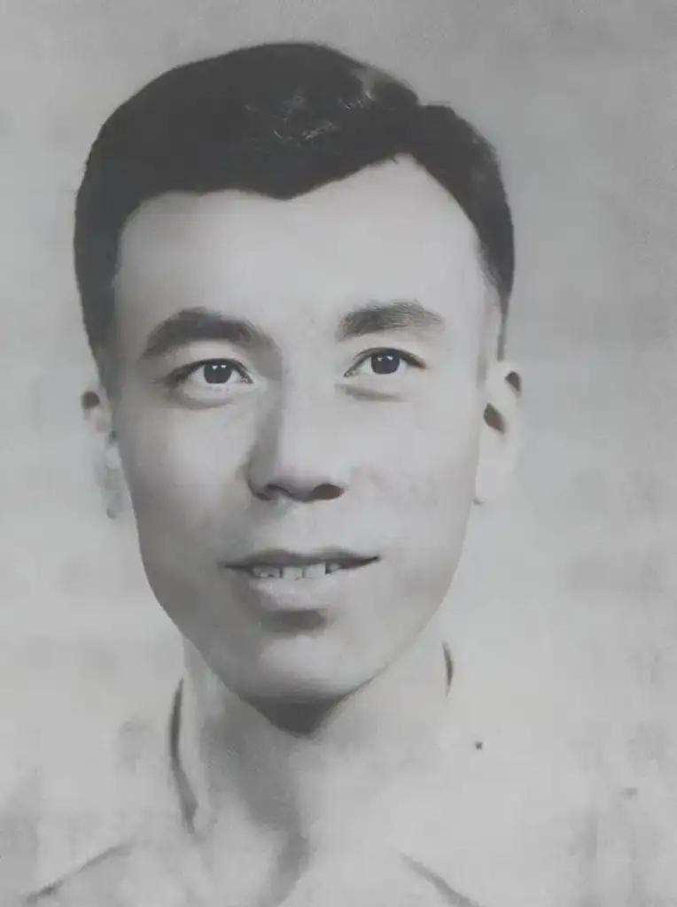 1952年，志愿军战士张文荣被美军俘虏后叛变，经过改造后，张文荣被安排打入志愿军