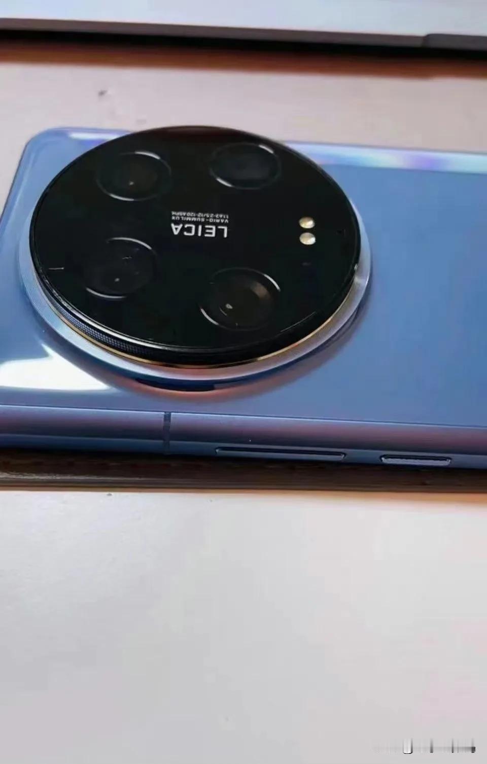 小米14U这不就直接起飞了吗～
居然有陶瓷蓝版本，手感想想都无敌！
PS：图片仅