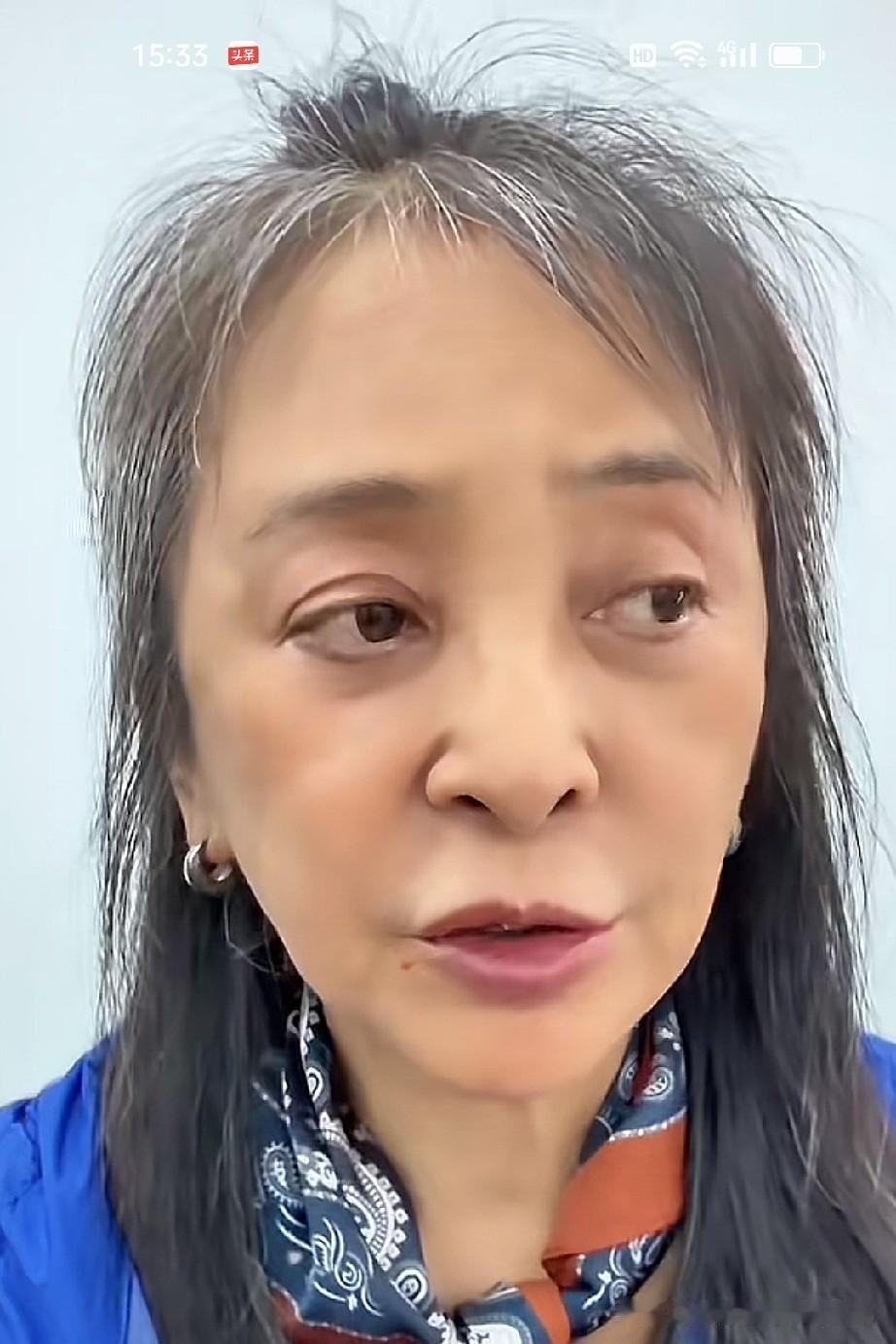 李勤勤在她的社交平台透露，粉丝朋友们都问她：“勤妈，你怎么这么瘦呀？”话音刚落，