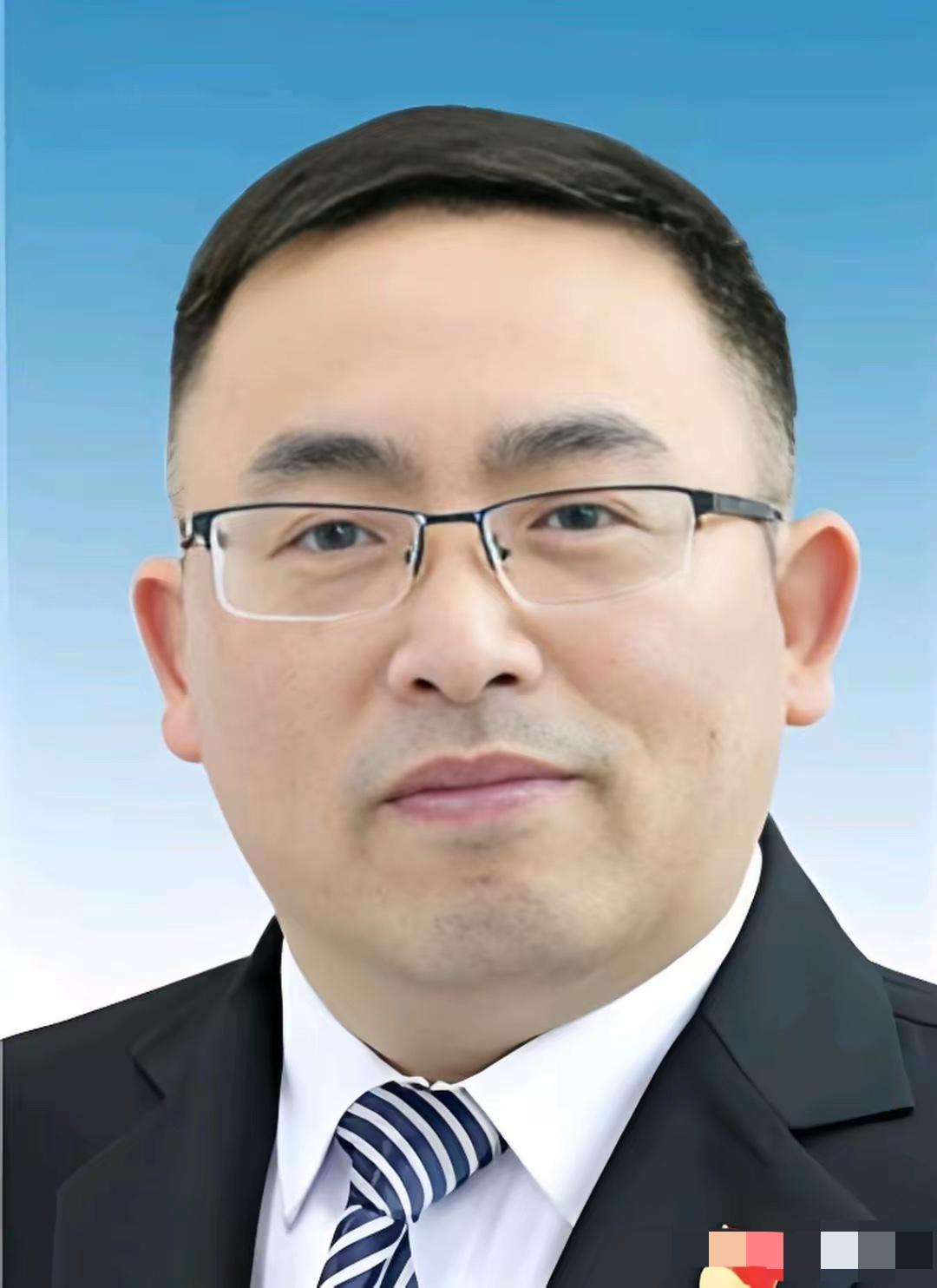 这瓜真是越吃越惊心，网友这波“破案”能力太绝了！
​原来2001年把那幅《江南春