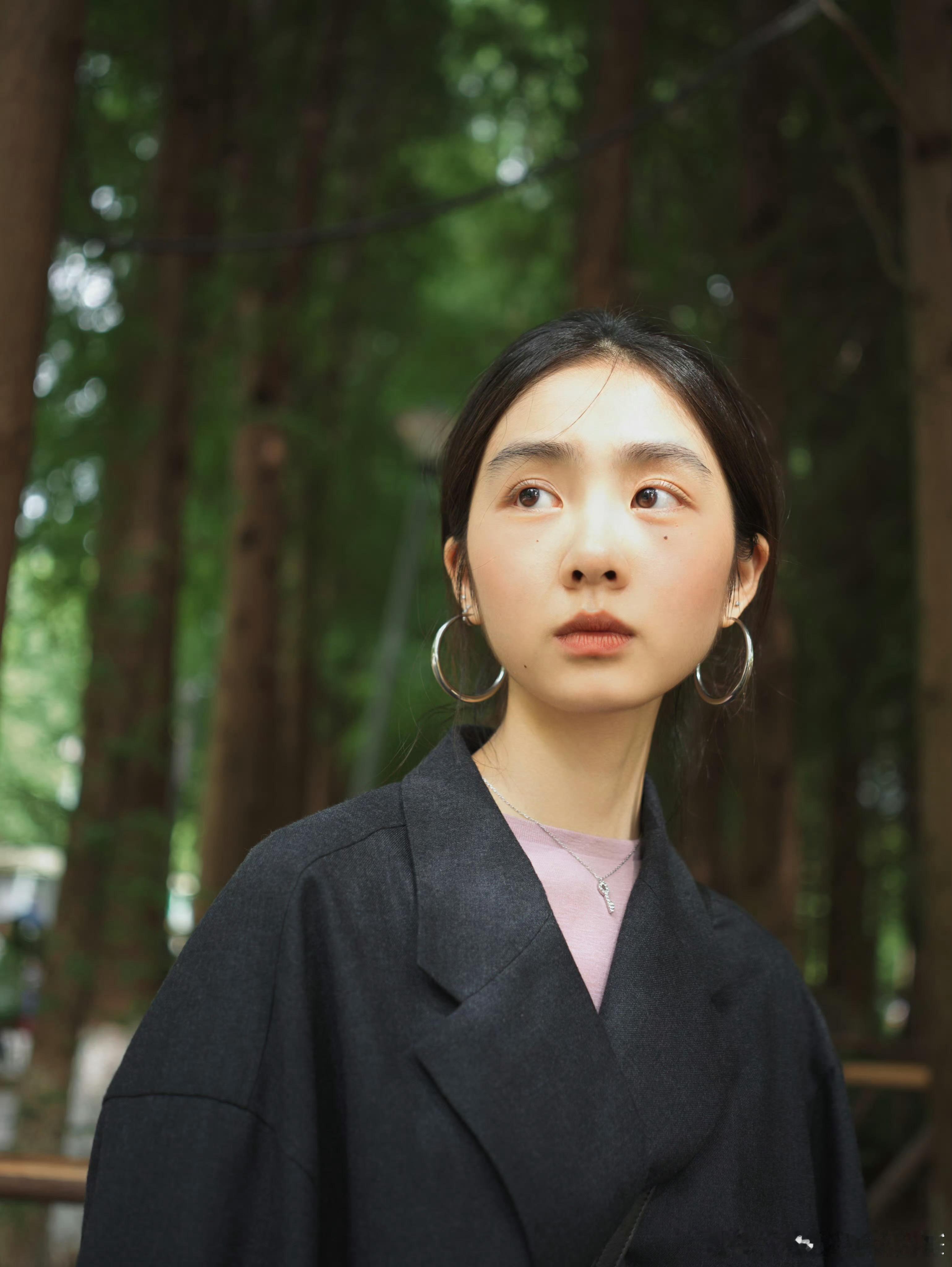 完全继承了妈妈爸爸的美貌黄多多晒与弟弟妹妹合影