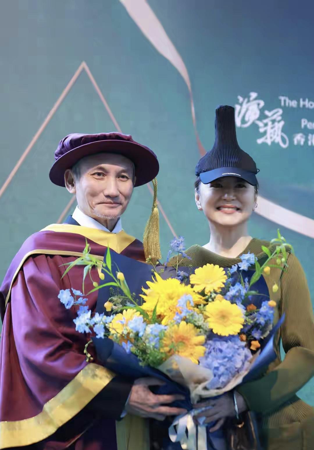 林青霞愿意在徐克拿到香港演艺学院的荣博士之时去送花，真的让人觉得施南生生前跟徐克
