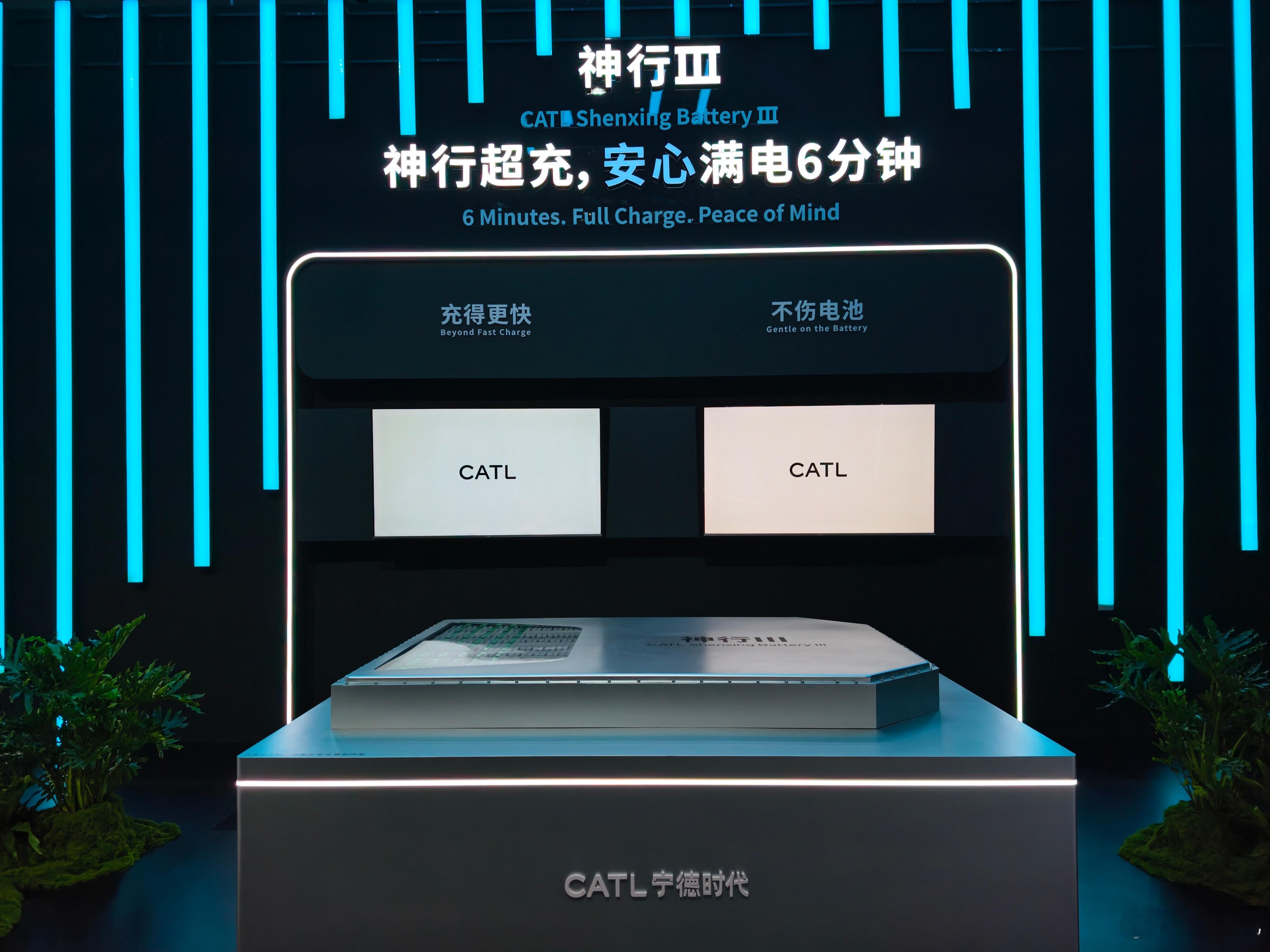 昨晚宁德的发布会，引起了一些铁锂是不是≠高端的讨论，盖过了很多技术细节的解读，我