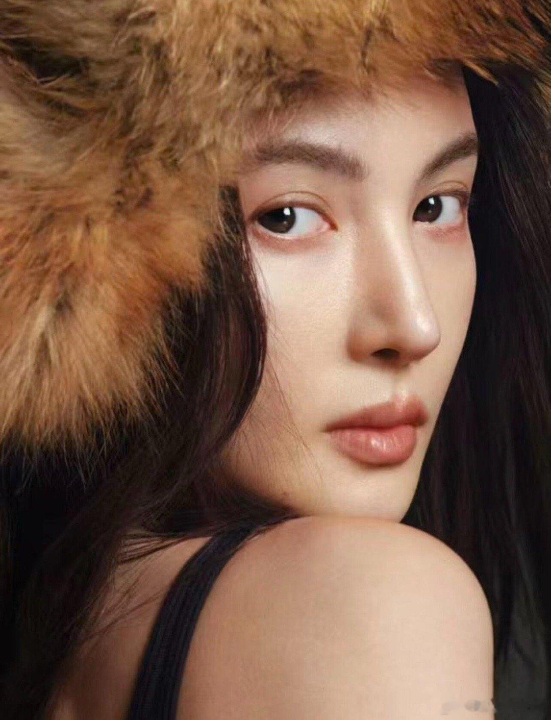 金晨道歉该说不说，金晨的眼睛倒是从来没变过金晨的眼睛真的很好看明媚的大双眼皮，大