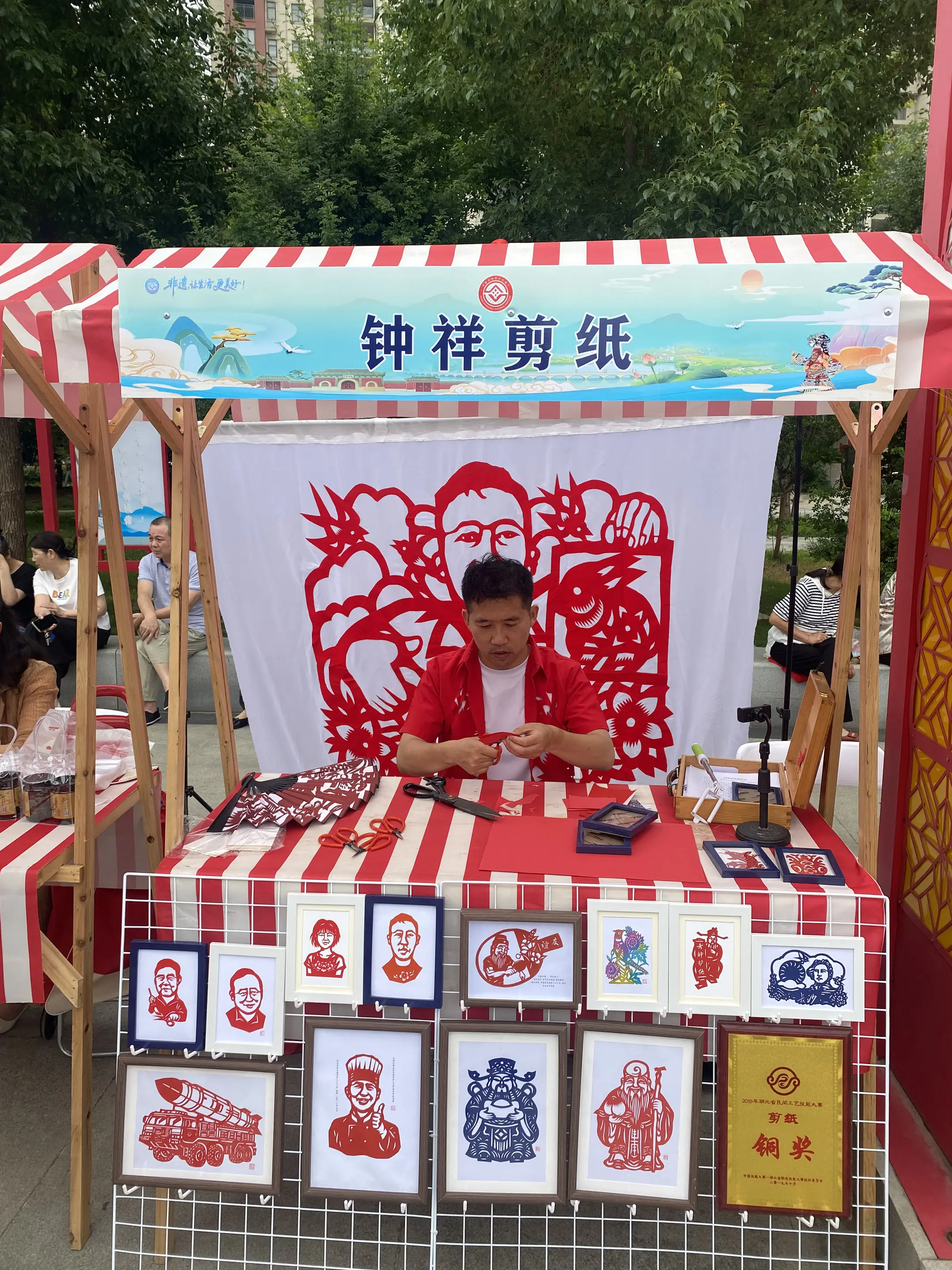传承非遗剪纸，这条道路太难啦。要耐得住日复一日的枯燥打磨，扛得住无人问...