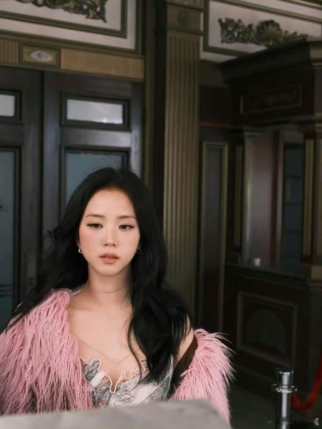 kimjisoo JISOO这张照片在X上又火起来了经典神图永不过期，金智秀优越